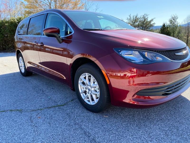 New 2020 CHRYSLER Voyager LX